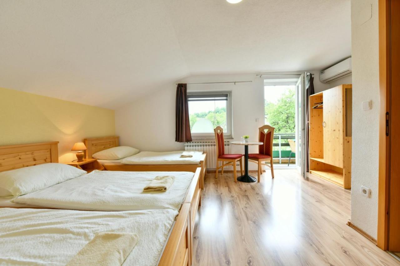 House Krizmanic Hotel กราโบวาซ ภายนอก รูปภาพ